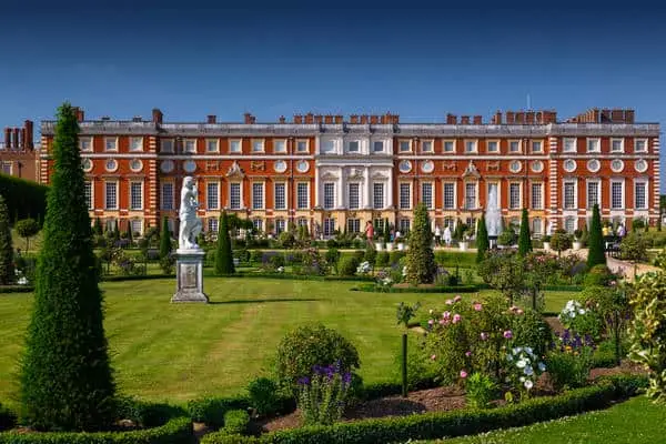 Tour Chauffeur Hampton Court & Royal Windsor Castle